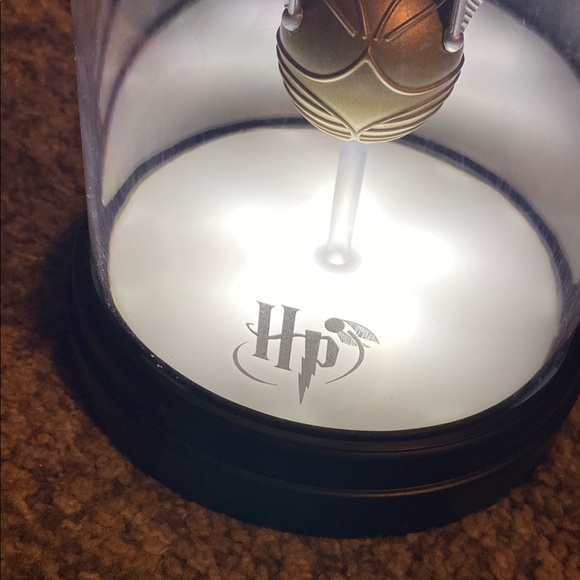 Harry Potter Golden Snitch USB Table Lamp, 8 Inches Tall - Picture 3 of 6